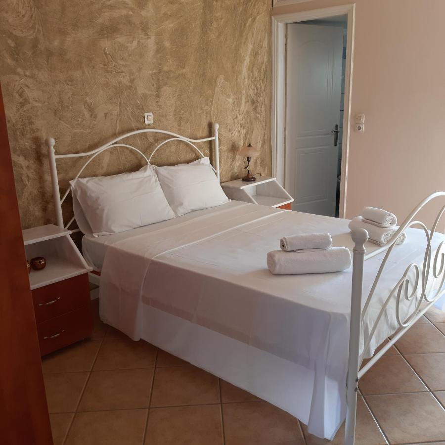 "Twin Apartments" In Kyparissia Exterior photo